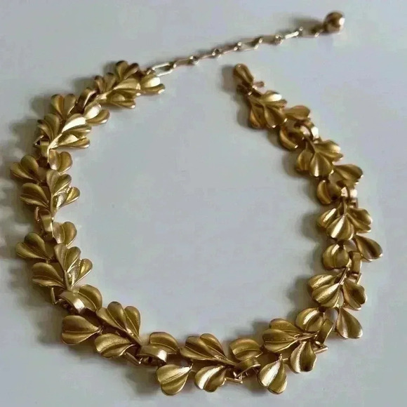 Luxury European Goddess Necklace - Picture 9 of 9